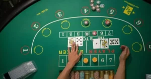 百家乐是一种非常受欢迎的赌场卡牌游戏